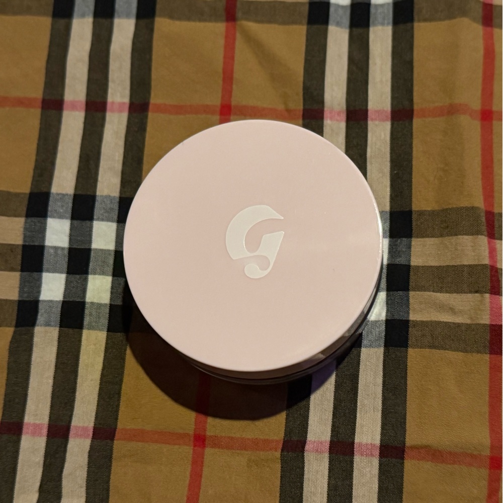 Glossier Wowder Finishing Powder Shade G8-G10 Light/Medium